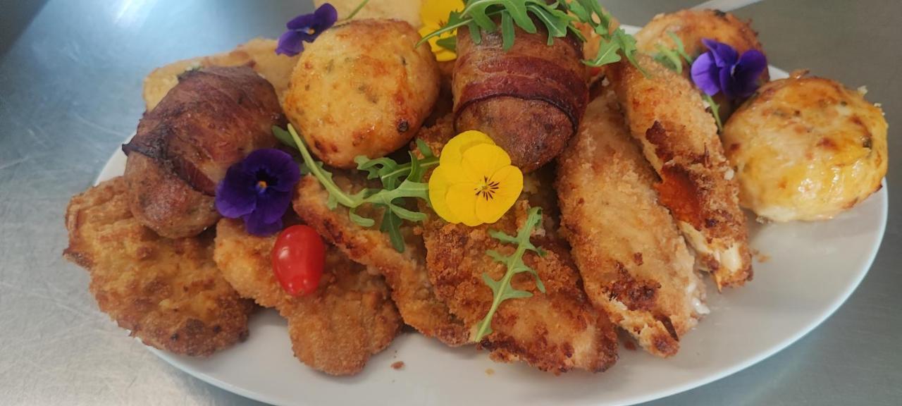 Restauracja "As"- Noclegi Turek Eksteriør bilde